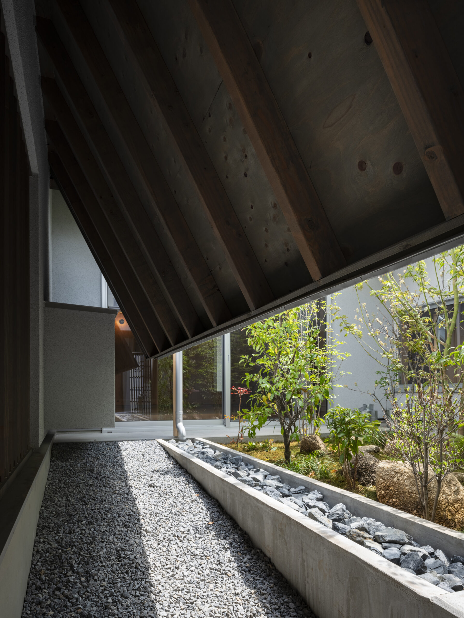 10_Garden+GhostRoofHouse